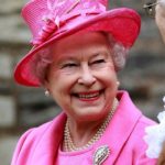 queen-elizabeth-pearl-earings-pink-hat