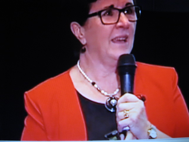 A Julleen Pearl Necklace worn by Maggie Dent