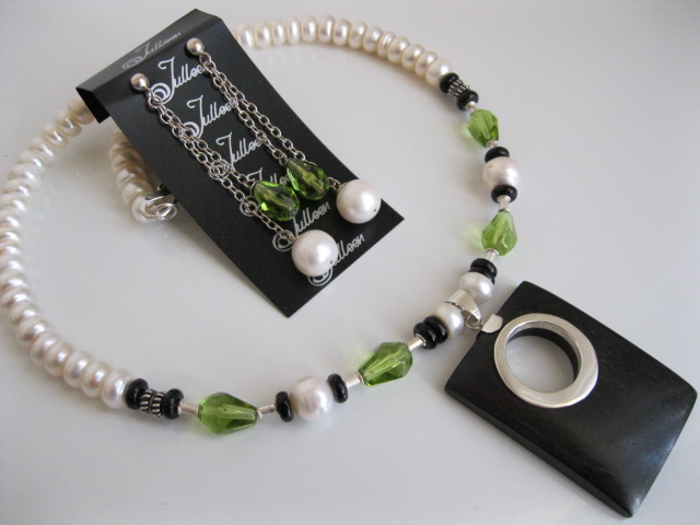 Pearl Jewellery with a touch of Black and Green