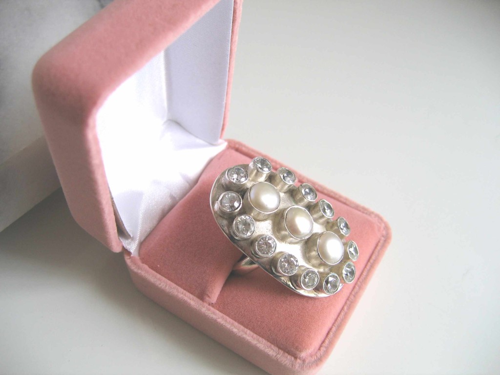 RS0011 White Pearl Ring