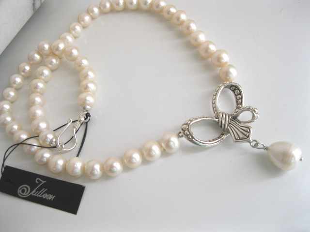 Do you love a Bow in your jewellery? How about Pearls and Bows?