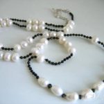 VND012-original-Julleen-logo-pearl-necklace